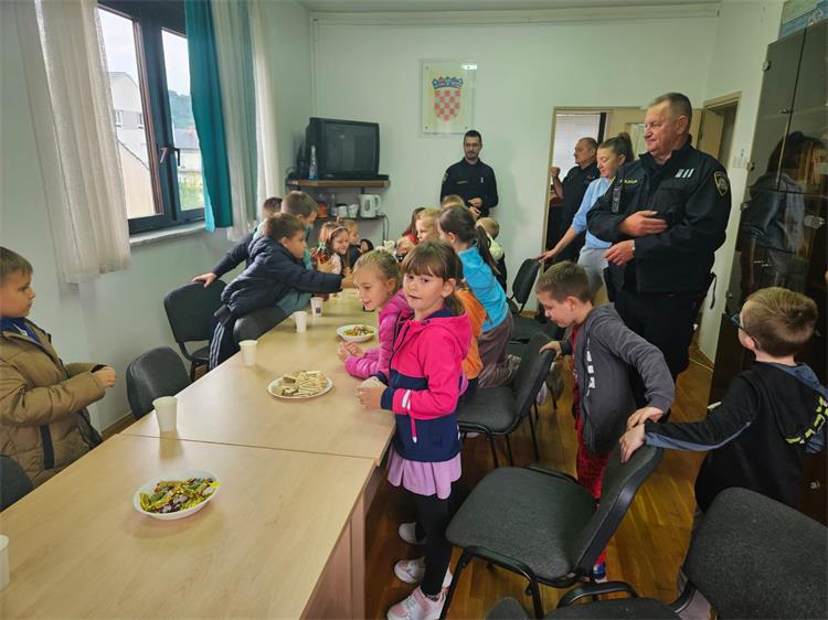 Slika /Novi direktorij/Slike preventivnih aktivnosti i PDF/skola web 1.jpg